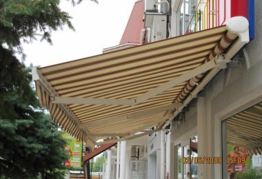 Локтевые маркизы, установленные в 2015 году в разных городах РФ