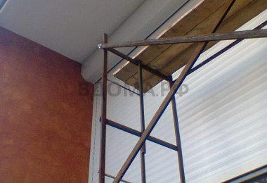 Монтаж роллет на двенадцатом этаже новостройки в Гурзуфе